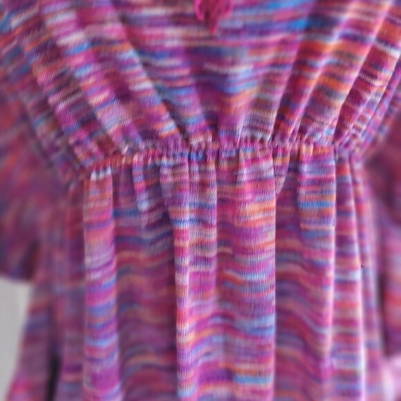 Almost Famous Red/Pink Striped Cold/Open Shoulder Asymmetrical Blouse Size Large - Picture 4 of 8